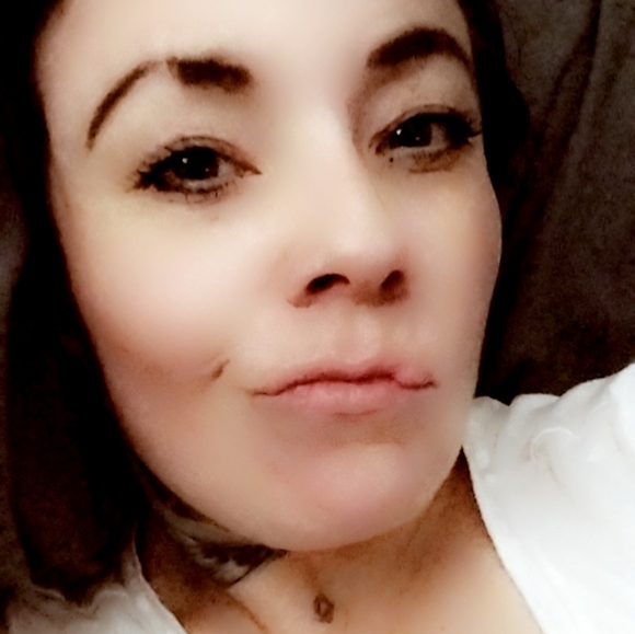 Meet your Posher, Allison marie - Picture 3 of 3